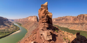 Canoeing Labyrinth Canyon of the Green River, between Green River and Canyonlands National Park. Bowknot Bend,